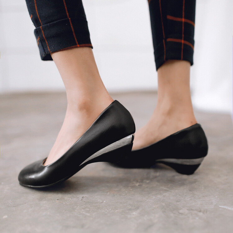 Fashion Flat Shoes Patent Leather Loafers Low Wedge Round Toe Slip-On