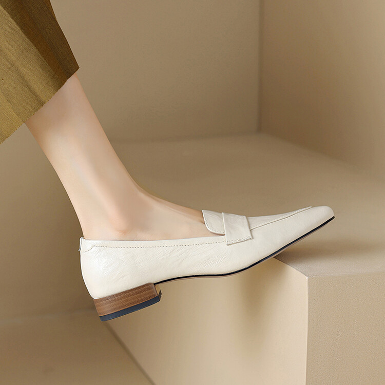 Women's Leather Loafers with Chunky Mid Heel and Floral Pattern